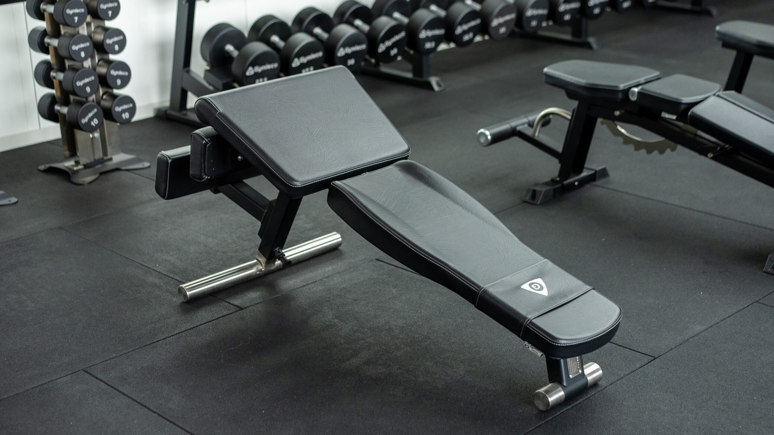 gymleco-decline-bench Alaviistopenkki on erinomainen esimerkiksi rintalihasten treenaamiseen.