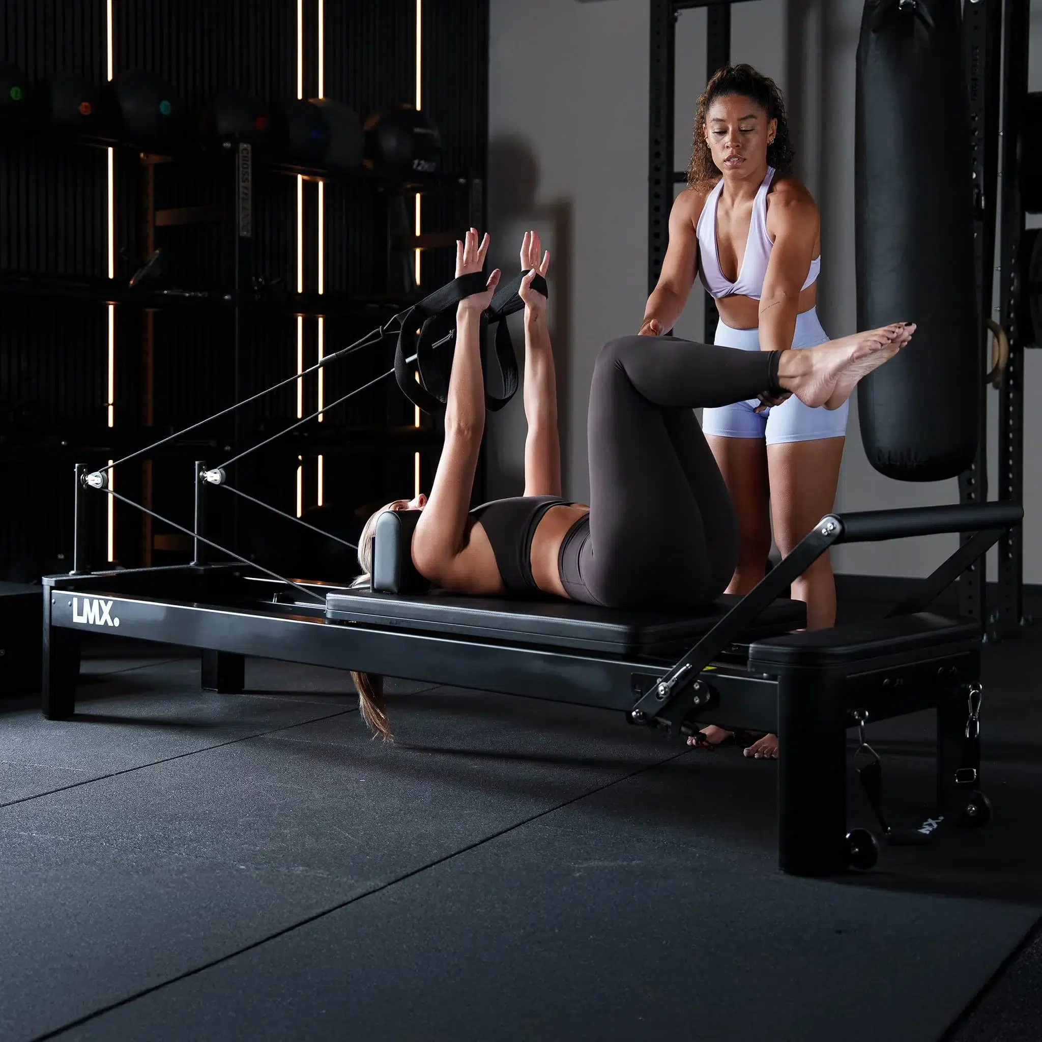 LMX2120 Lifemaxx Harmony Pilates Reformer Musta - Image 2