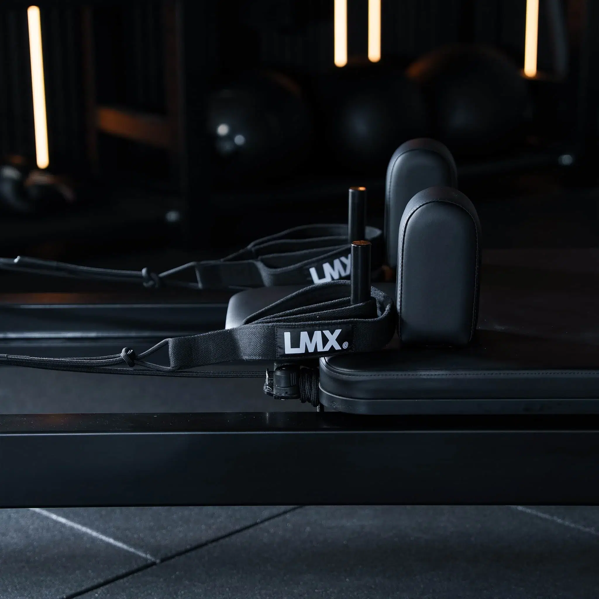 LMX2120 Lifemaxx Harmony Pilates Reformer Musta - Image 6