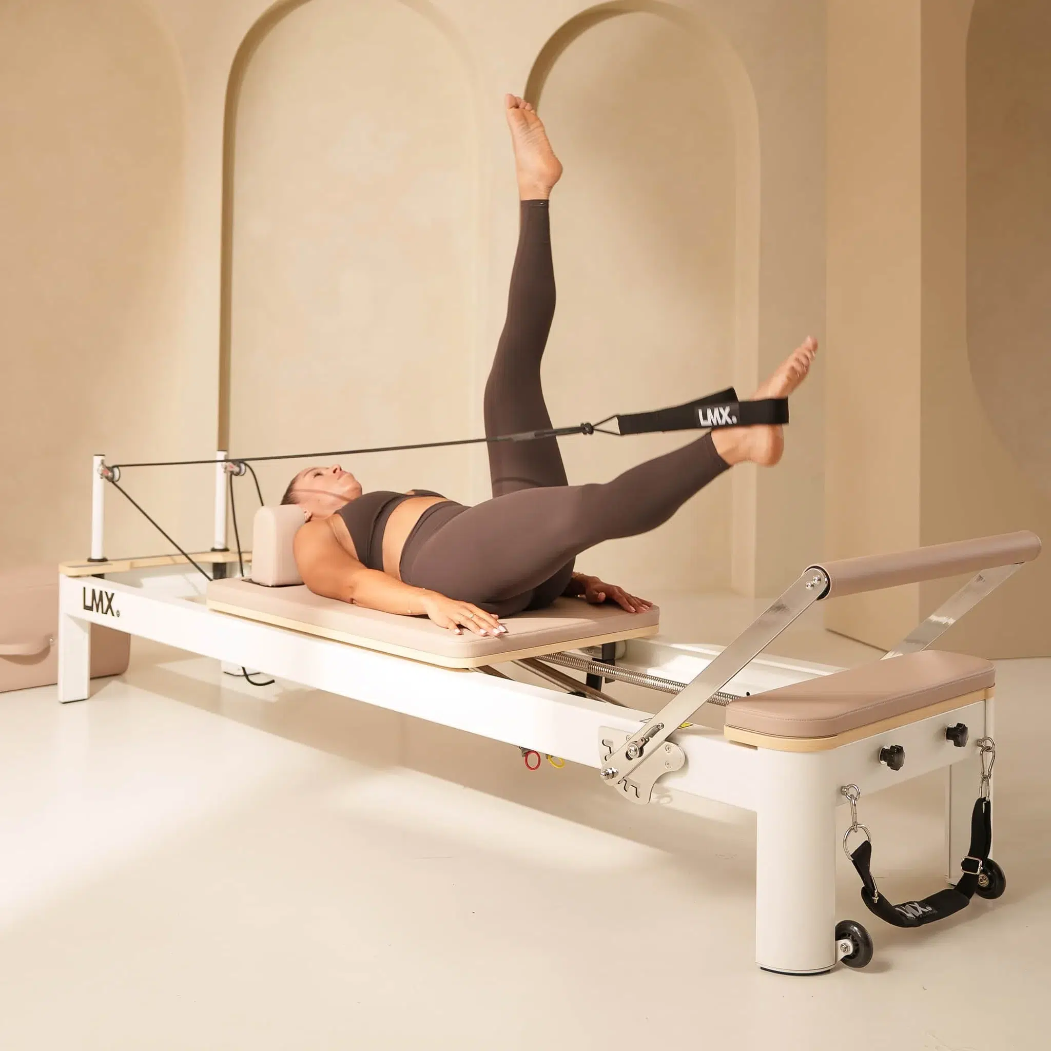 LMX2121 Lifemaxx Harmony Pilates Reformer Valkoinen